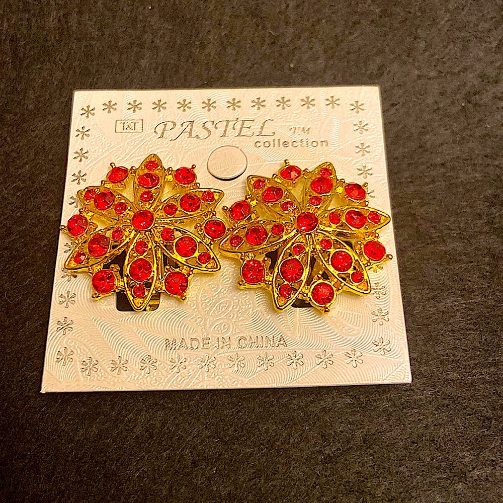Pastel Collection Red & Gold Flower Leaf Sun Burst Style Round Clip On Earrings.